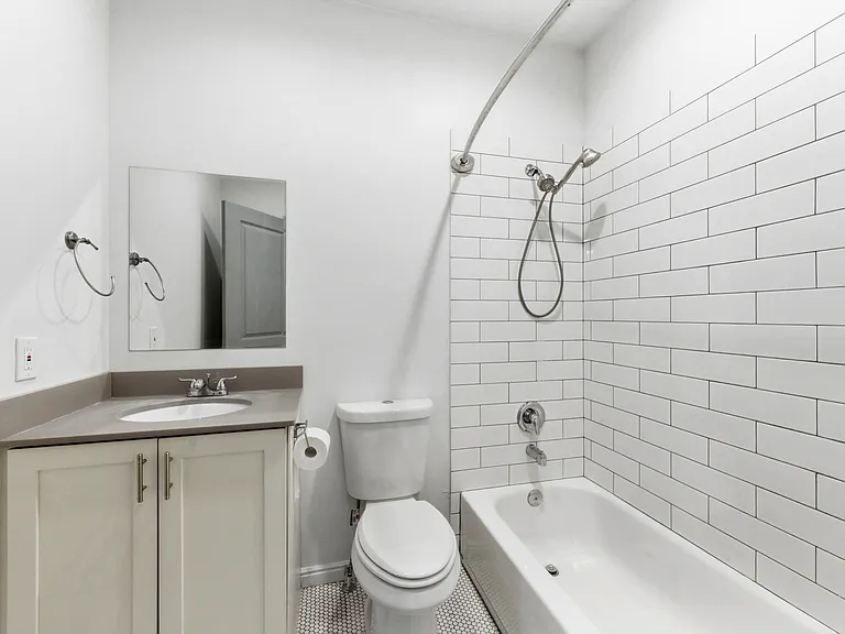 402 N Center St #7 — Photo 10