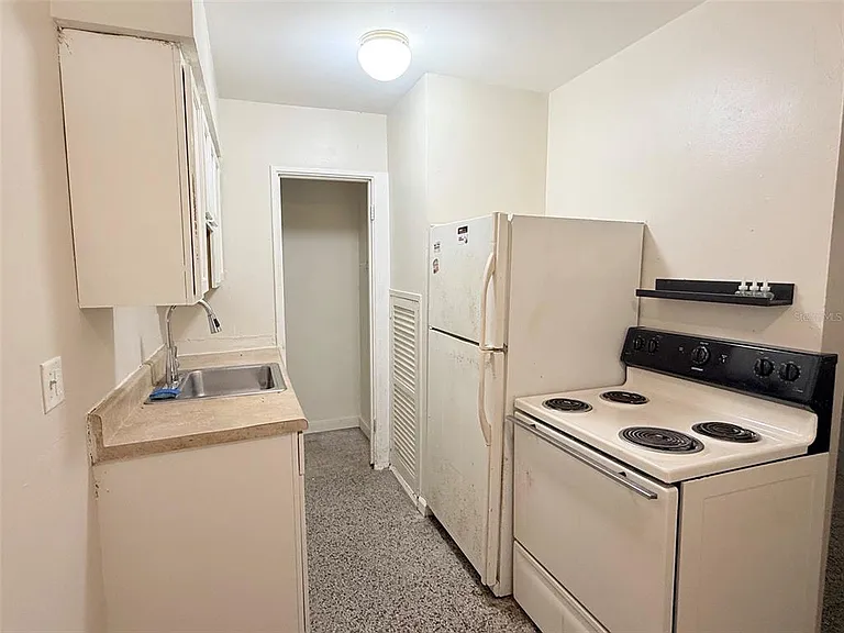 1304 Browning St — Photo 7