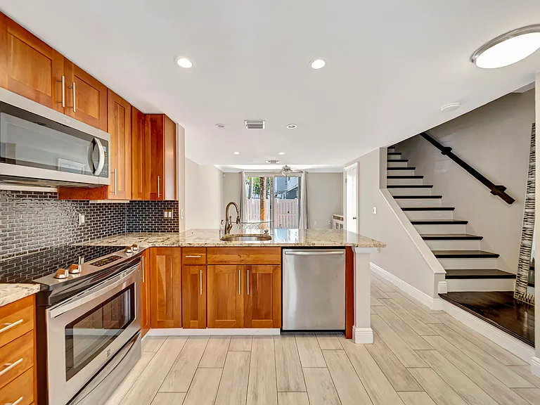 1012 E Jeffery St — Photo 19