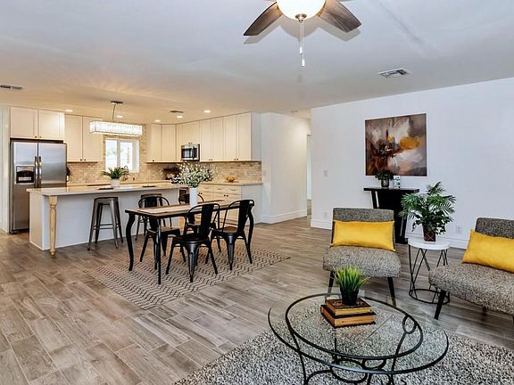 2215 E Whitton Ave-large-006-11-Main Liv