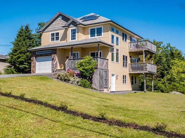 7 Florence St, Herring Cove, NS B3V 1J4
