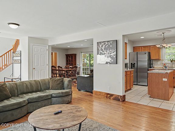 4th image of 220 Nadine Blvd