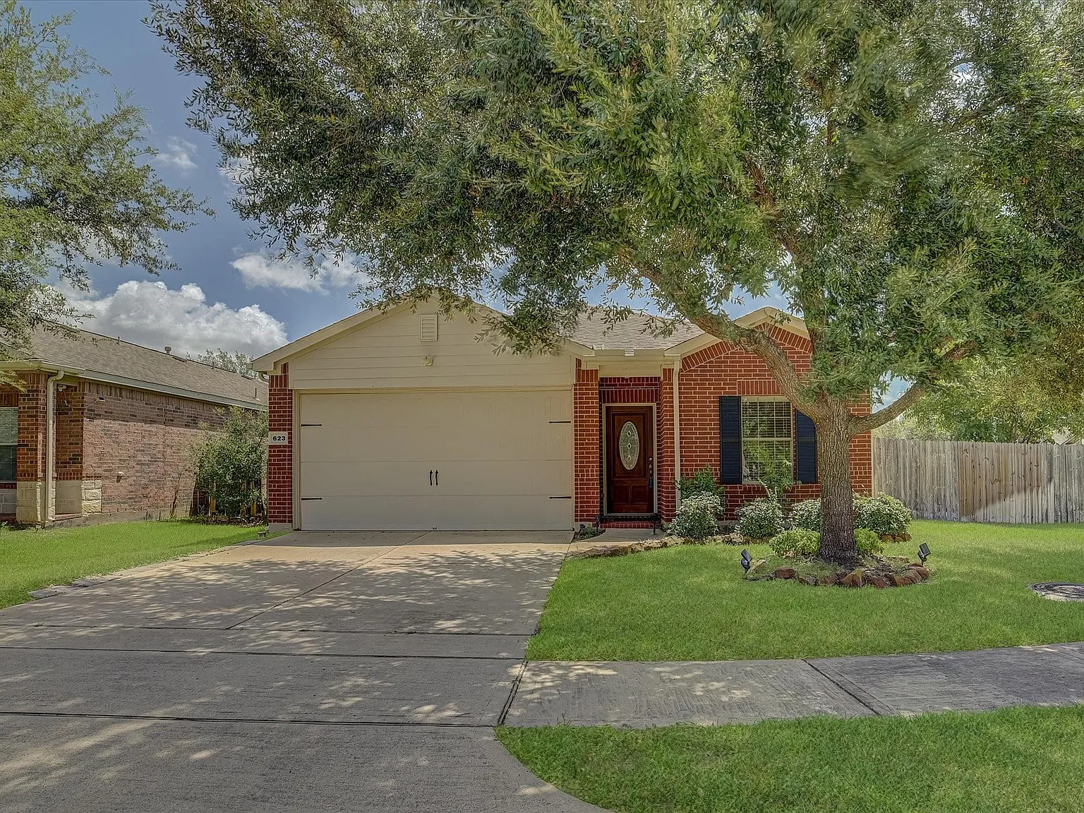 3 bed, 4.0 bath, 1890 sqft, $2,350 — Photo 1