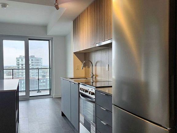 5th image of 8 Tippett Rd #1201