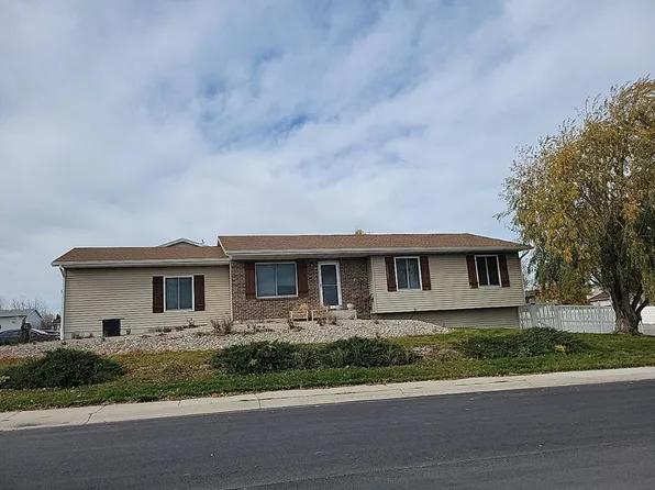 800 Sutherland Cove Ln, Gillette, WY 82718