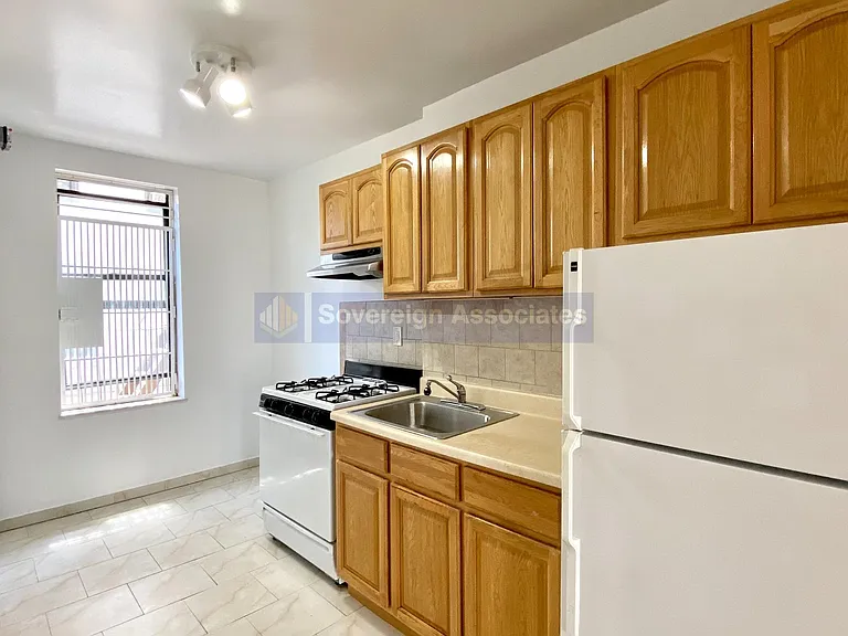 10 Adrian Ave #3B — Photo 9