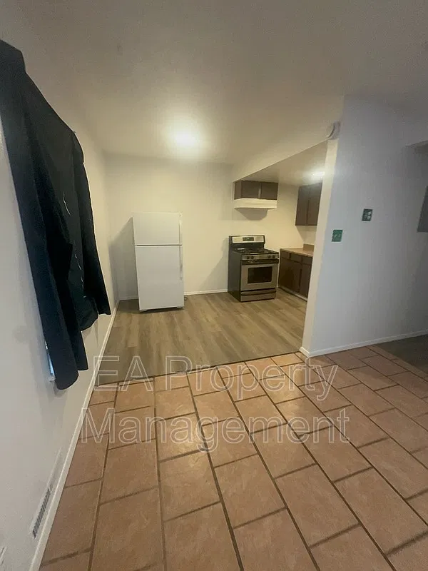 1 bed, 1.0 bath, 650 sqft, $895 — Photo 3