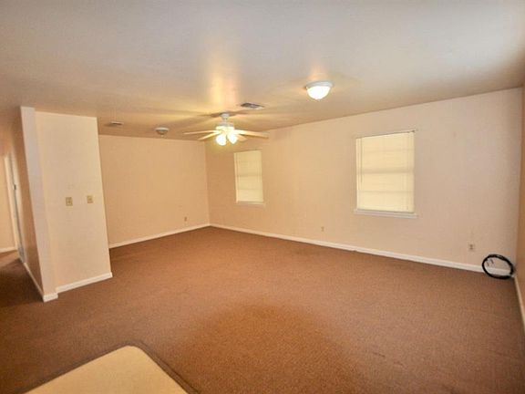 2nd image of 105 Cottonwood Ct