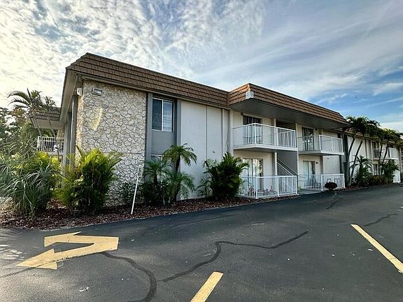 5th image of 1830 Maravilla Ave APT 321
