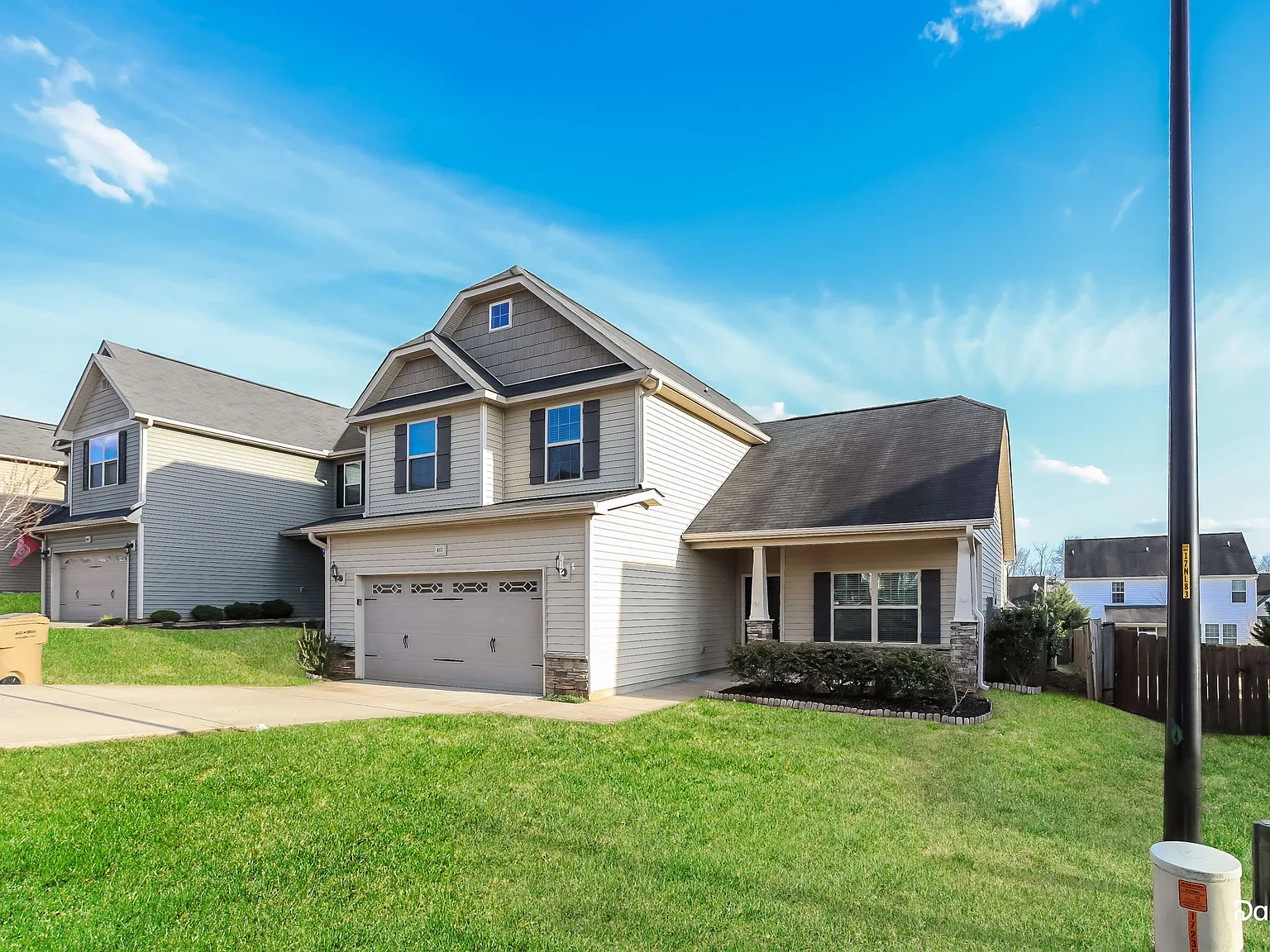 3 bed, 2.5 bath, 1847 sqft, $2,090 — Photo 3