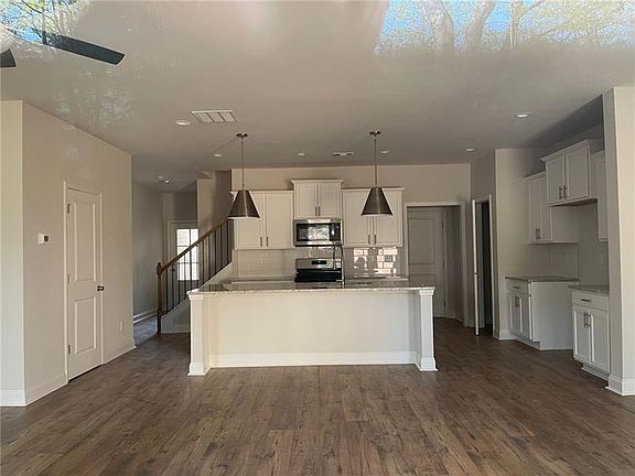 4th image of 5122 Hillington Way