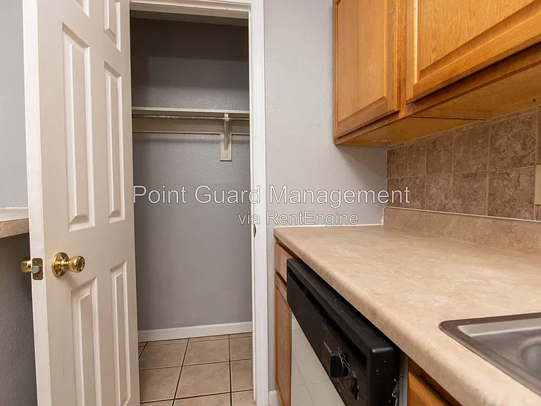 2228 S Oliver Ave — Photo 18
