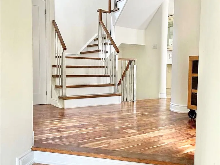 2197 Munns Ave — Photo 2