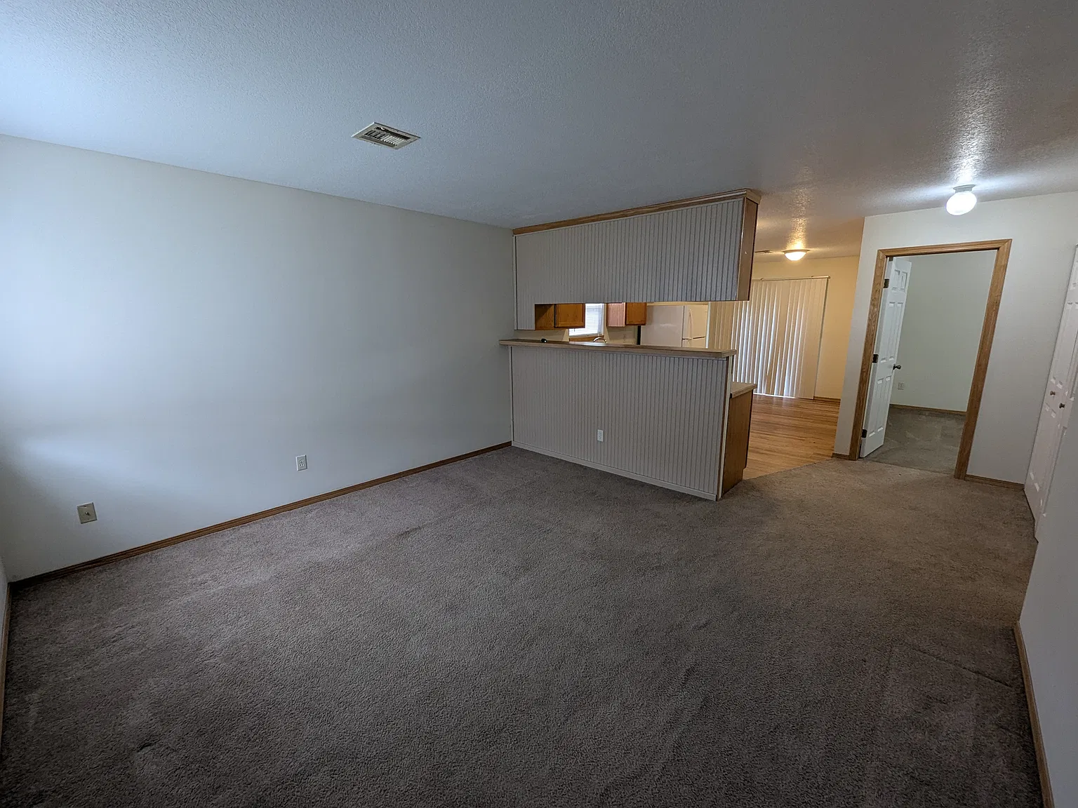 2 bed, 1000 sqft, $1,095 — Photo 2