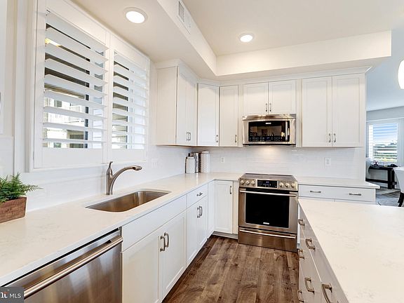 4th image of 44796 Tiverton Sq
