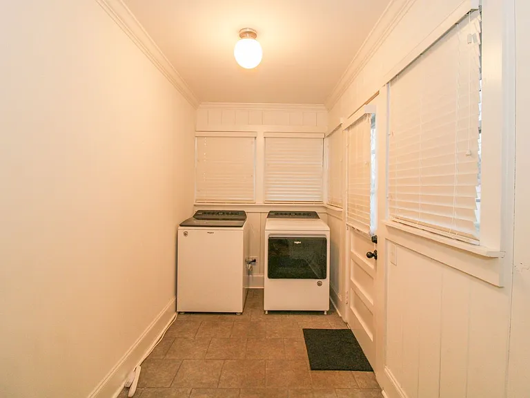 426 Rogers St — Photo 29