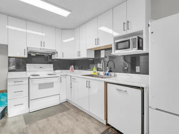 13335 70b Ave, Surrey, BC V3W 7Z3