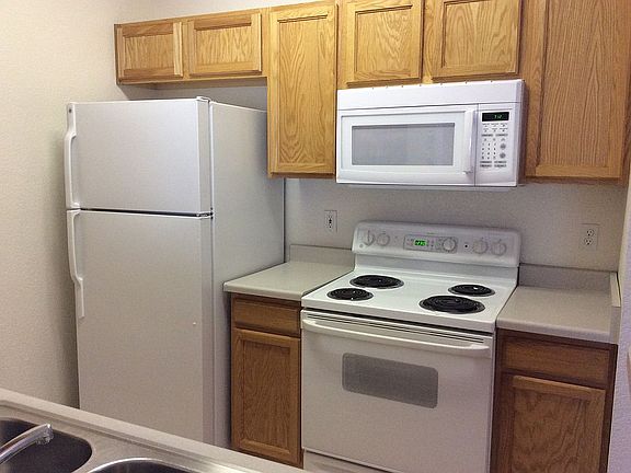 Kitchen with all appliances