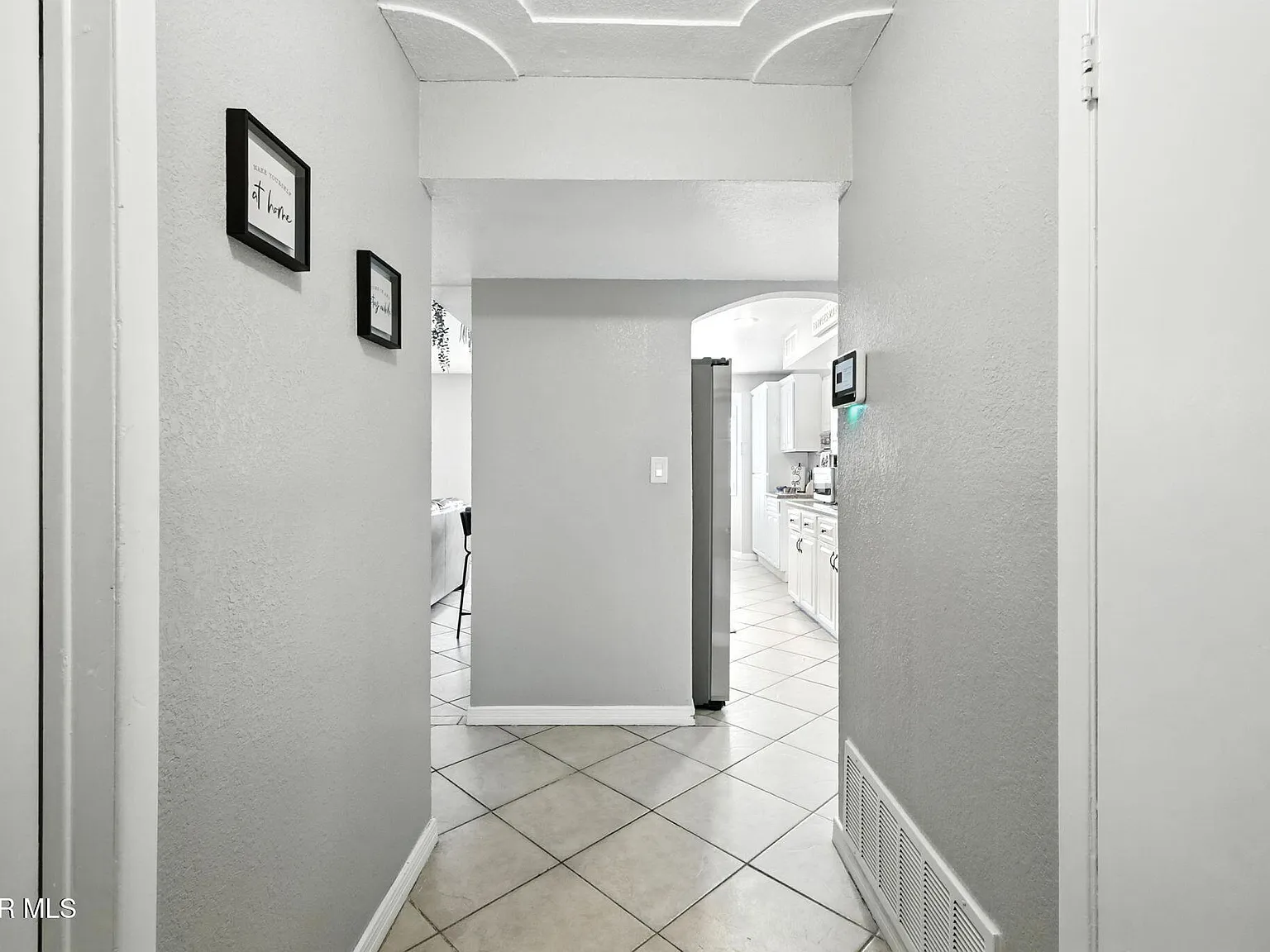 3 bed, 2.0 bath, 1728 sqft, $1,900 — Photo 4