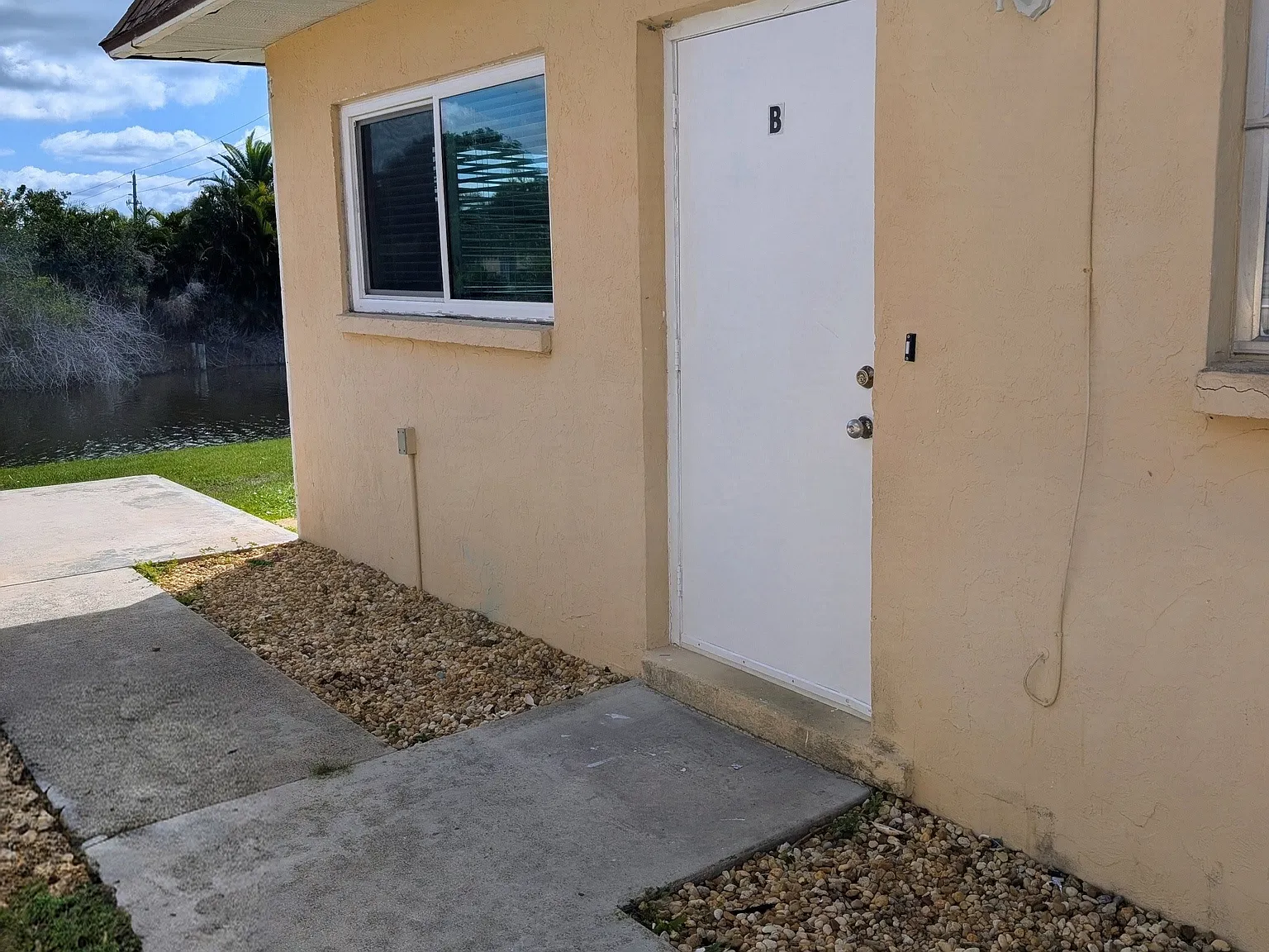 2 bed, 870 sqft, $1,300 — Photo 3