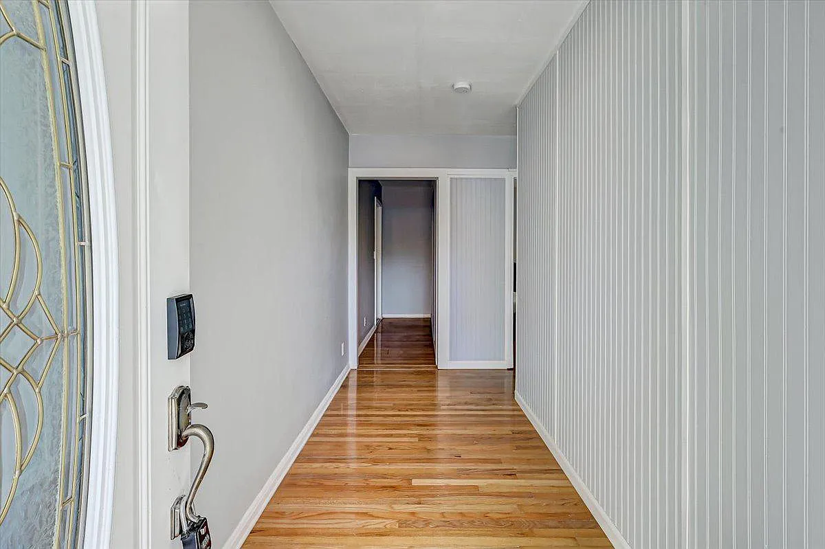 4 bed, 2.0 bath, 1560 sqft, $633 — Photo 3