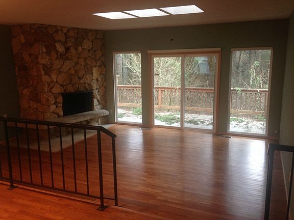 4th image of 8014 Lakeridge Dr SE