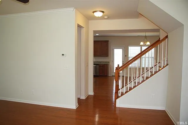3 bed, 2.5 bath, 1800 sqft, $2,000 — Photo 4