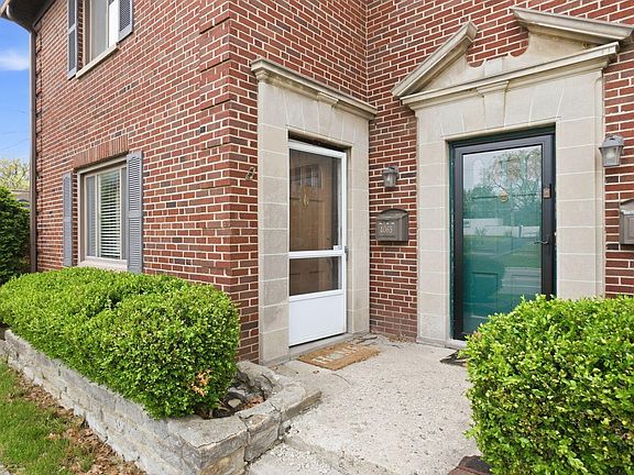 3rd image of 4065 Indianola Ave #2-A