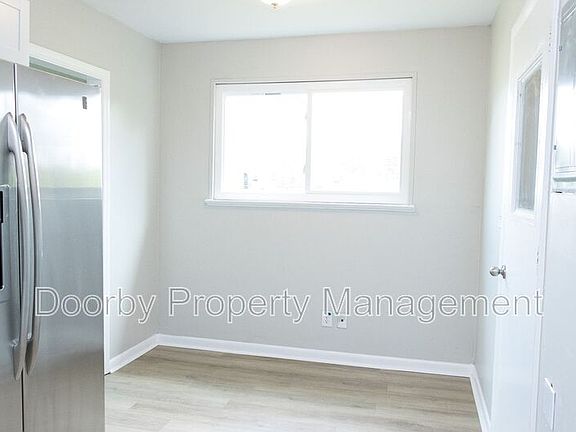 5th image of 3114 N Hickory St
