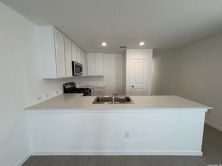 2450 Legend Hl — Photo 6