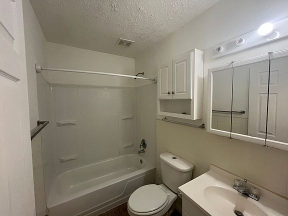 5th image of 523 Mill St