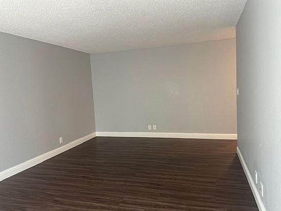 5th image of 3143 & 3145 Trinity Pl #3145
