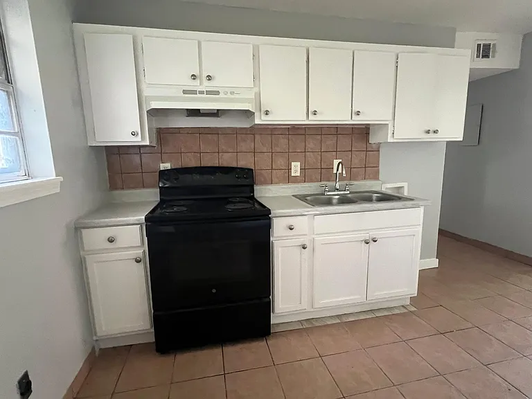 4351 Hendrix Dr — Photo 4
