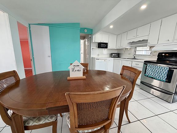 4th image of 3308 Broadway St