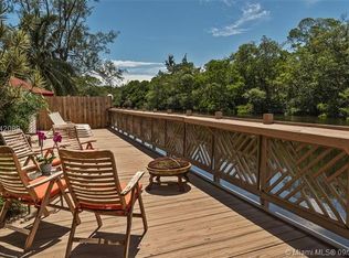 18480 NE 23rd Ct, Miami, FL 33160