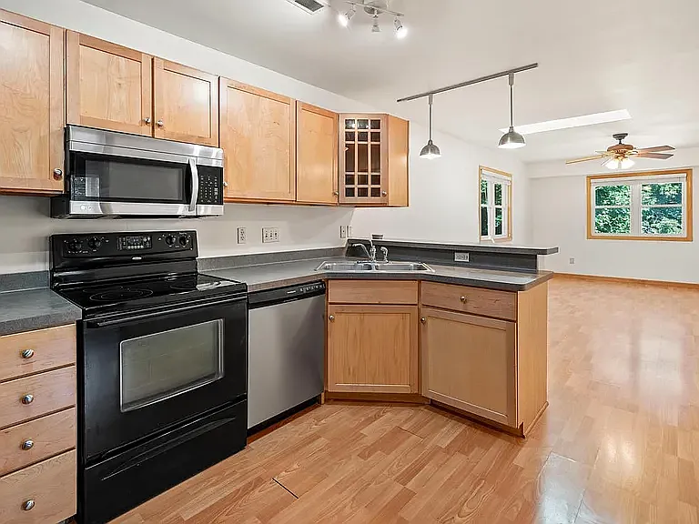 3101 N Newhall St #C — Photo 12