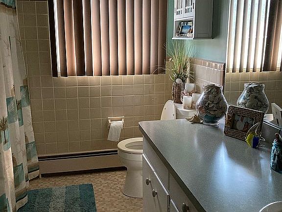 3rd image of 4398 Country Club Dr