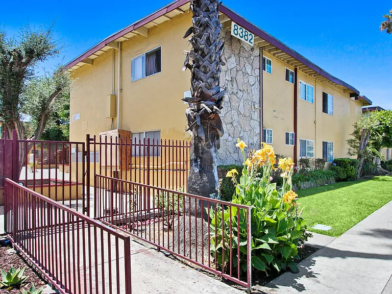 Westminster Apartments — Photo 37