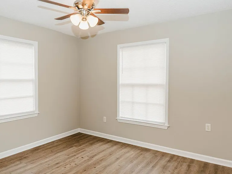 2780 Hall Dr SE — Photo 12