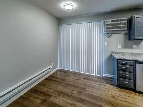 3rd image of 600 N School St #555-2