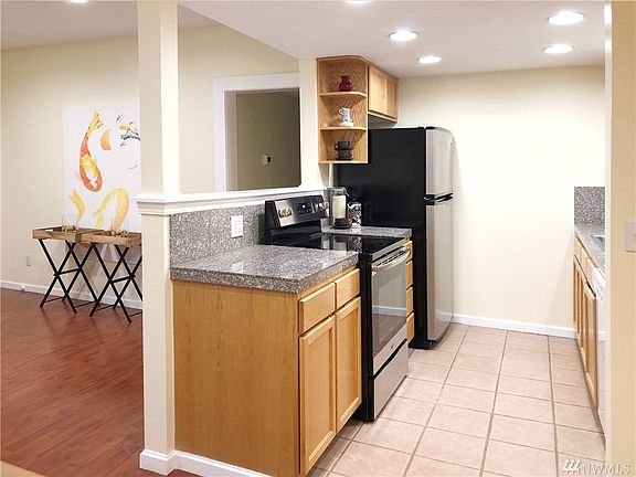 5th image of 12530 20th Ave NE #A