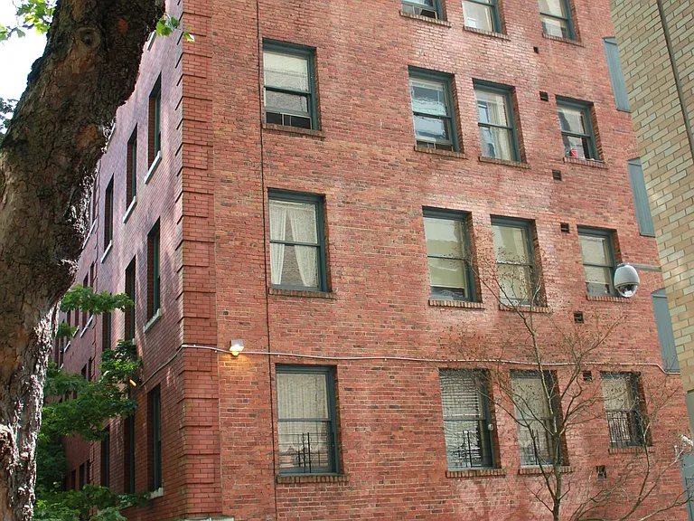 423 Terry Apartment — Photo 15