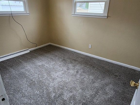 4th image of 1560 E Granet Ave