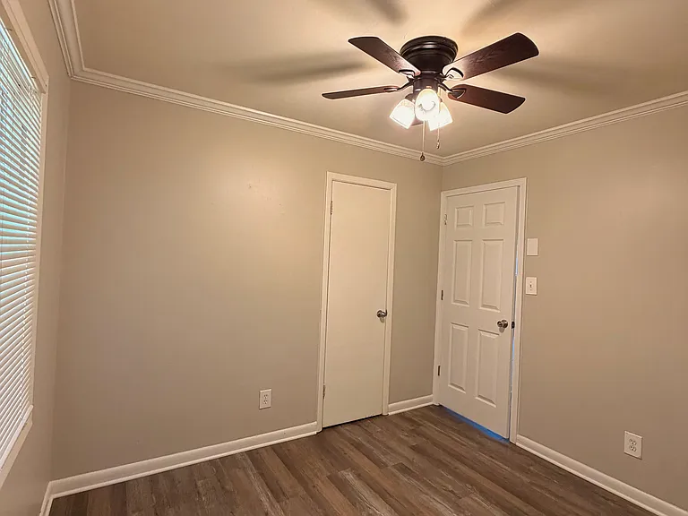 330 Allen Dr — Photo 3