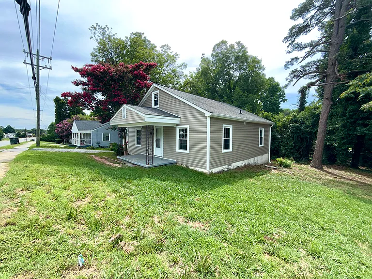 1871 Merritt Dr — Photo 5