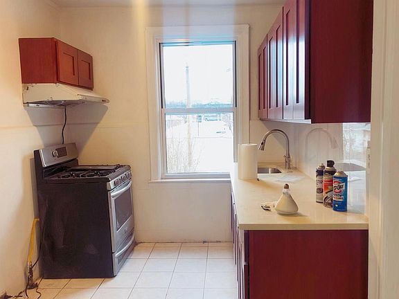3rd image of 8287 160th St