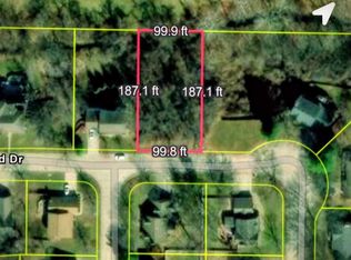 516 Springwood Dr, Belleville, IL 62220