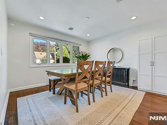 4th image of 228 Forest Road