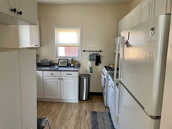2nd image of 132 Belmont Ave Floor 2