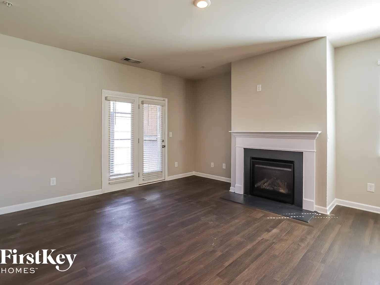 5 bed, 3.0 bath, 2280 sqft, $2,880 — Photo 2